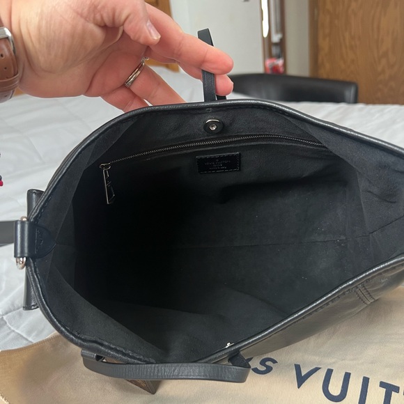 Louis Vuitton CarryAll Cargo Vibe PM - Picture 13 of 17